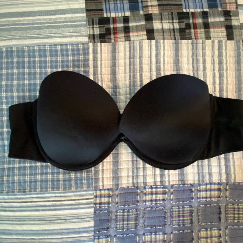 2 Victoria’s Secret strapless/convertible bras